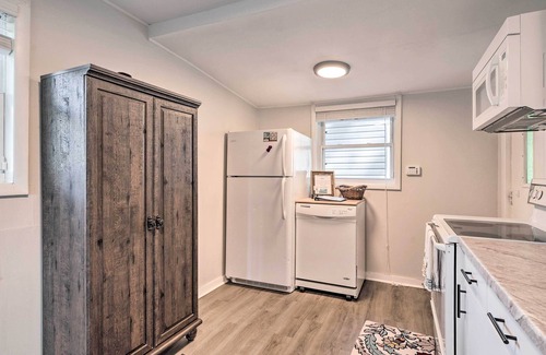 Saint Johns Cabaña | Lovely Belle Center Cottage on Indian Lake!