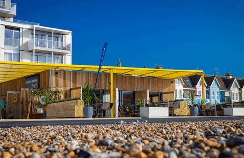 Worthing Apartamento | Lovely bijou loft apt, one road back from the sea