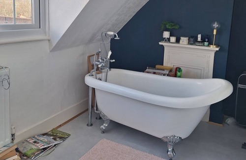 East Preston Apartamento | Lovely bright 1920s 4 bedroom apartment in heart of village and 100m from beach