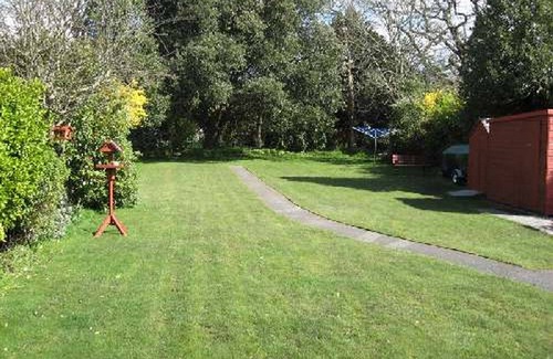 Mudeford Casa | LOVELY BUNGALOW JUST 200 YARDS FROM SEAFRONT WITH GARDEN - HB2087