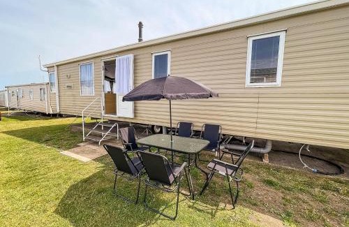 Pakefield Otro | Lovely Caravan By The Beach In Pakefield, Suffolk Ref 68007Cl