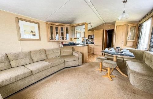 Pakefield Otro | Lovely Caravan By The Beach In Pakefield, Suffolk Ref 68007Cl