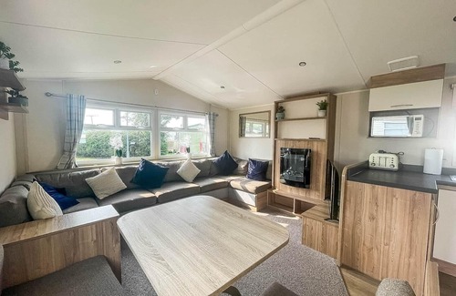 Beckingham Casa | Lovely caravan with free WiFi at Steeple Bay Holiday Park ref 36058B