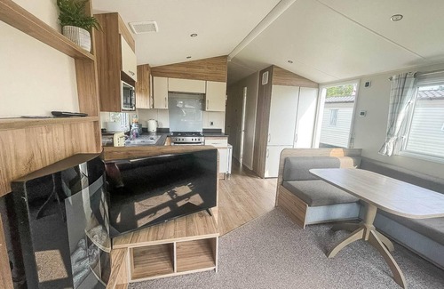 Beckingham Casa | Lovely caravan with free WiFi at Steeple Bay Holiday Park ref 36058B