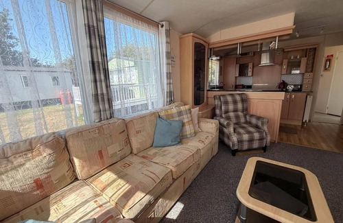 Hopton Casa | Lovely caravan with decking at Breydon Water in Norfolk ref 10027RP