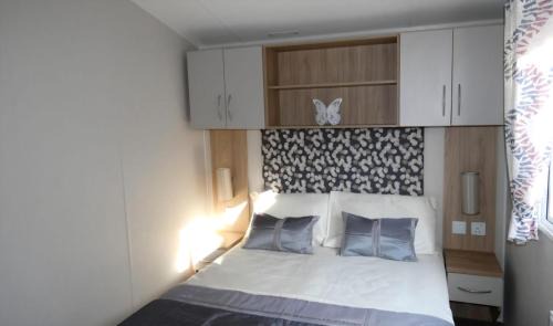 Saxmundham Otro | Lovely Caravan With Free Wi-Fi At Carlton Meres Holiday Park Ref 60034O