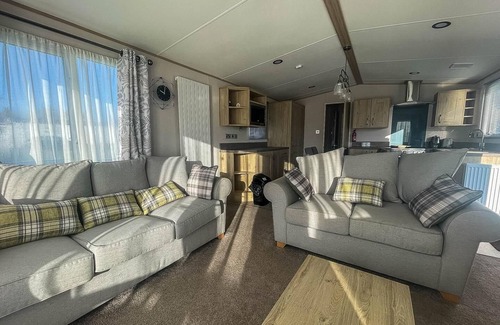 Saxmundham Casa | Lovely caravan with decking at Carlton Meres Holiday Park in Suffolk ref 60023CH