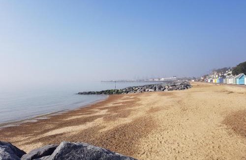 Felixstowe Otro | Lovely Caravan With Wifi & Decking At Felixstowe Beach Holiday Park Ref 55005Sw