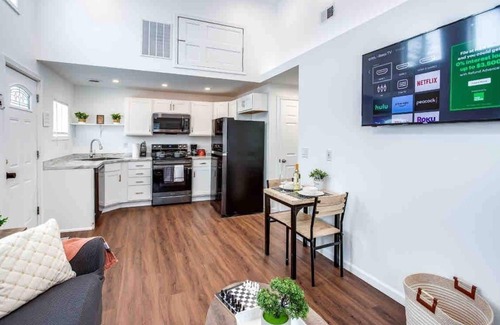 Rochester Apartamento | {Lovely Casita w/King Bed mins DTWN}