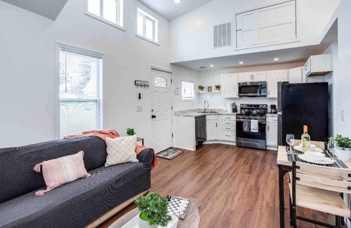 Rochester Apartamento | {Lovely Casita w/King Bed mins DTWN}