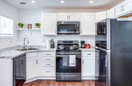 Rochester Apartamento | {Lovely Casita w/King Bed mins DTWN}