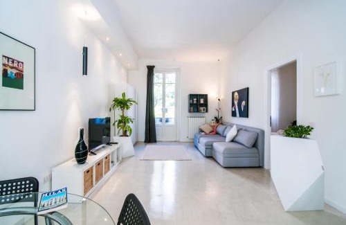 Simonetta Apartamento | Lovely Cenisio Apartment