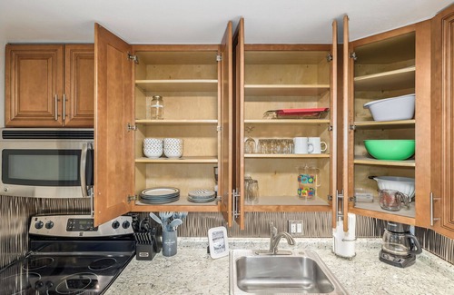 Cheesman Park Apartamento | Lovely Cheesman Park apt on tree lined street