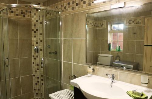 Somerset West Casa | Lovely Concordia, rental unit with free parking