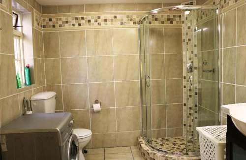 Somerset West Casa | Lovely Concordia, rental unit with free parking
