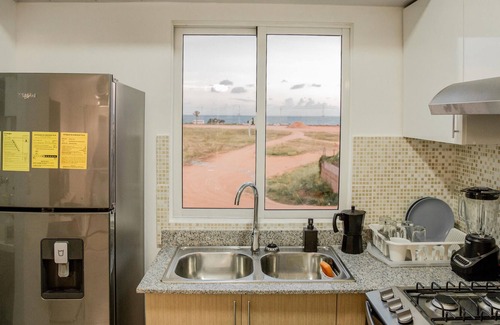 Los Frailes Condominio | Lovely condo 10 mins from airport 15 from beach