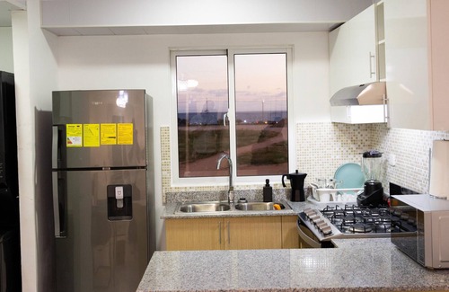 Los Frailes Condominio | Lovely condo 10 mins from airport 15 from beach