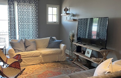 Oxford Condominio | Hermoso apartamento de una manzana de la plaza menos de 1 milla a la arboleda
