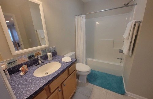 St. James Condominio | Lovely Condo with Pool Access- 15 minutes from the Beach!