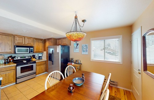 Elkhorn Village Condominio | Lovely condo with pool, fireplace, hot tub, tennis, skiing, sauna & W/D