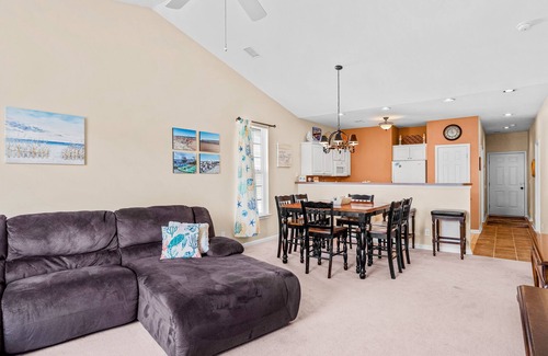 Sunset Beach Condominio | Lovely condo with water view, balcony, full kitchen & W/D - dog-friendly