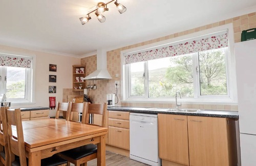 Drumchork Casa | Lovely cosy cottage with stunning loch and mountain views in scenic countryside