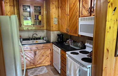 Rye Valley Casa | Lovely cottage by stream with caboose and covered bridge over trout stream
