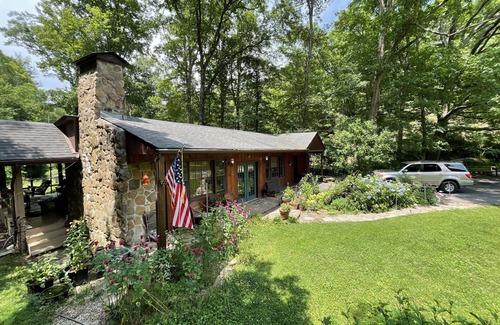 Rye Valley Casa | Lovely cottage by stream with caboose and covered bridge over trout stream