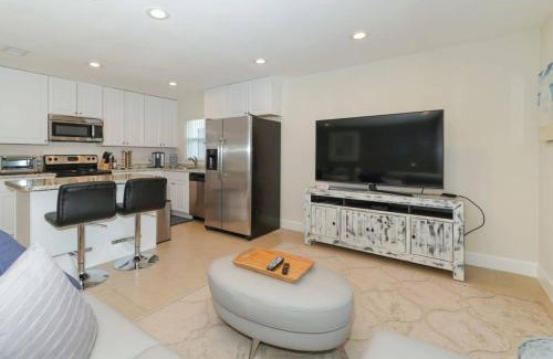 South Sarasota Casa | Lovely Cottage - Close to Siesta, Shops & Dining