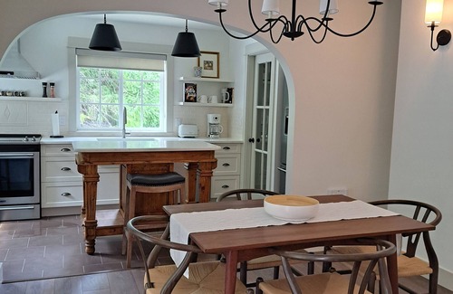 Regional District of Nanaimo Cabaña | Lovely cottage set amongst the cedars