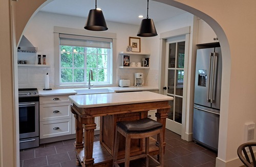 Regional District of Nanaimo Cabaña | Lovely cottage set amongst the cedars