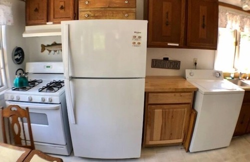South Dennis Cabaña | Lovely Cottage With Private Yard Close to Dennis Shopping and Dining (2244)