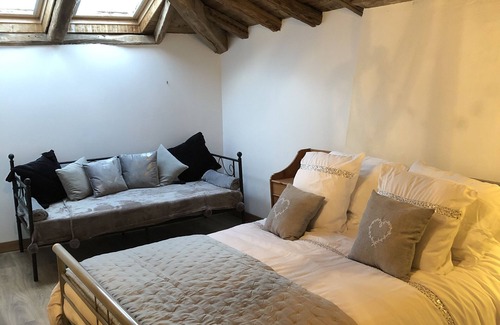 Oradour-Fanais Otro | Lovely detached Farmhouse on edge of village near Confolens