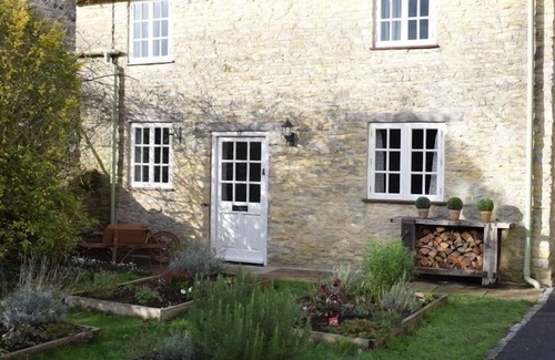 North Cerney Cabaña | Preciosa casita de 2 camas para perros en el pueblo de Cotswold con pub