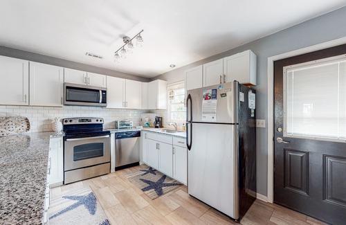 Edisto Island Casa | Lovely, Dog-Friendly House Close to Beach w/Free WiFi, Central AC, Private Pool