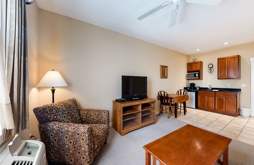 Northeast Harbor Casa | Lovely downtown Northeast Harbor suite near the water and near Acadia