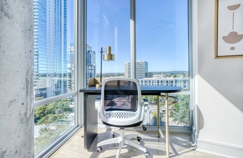 West End Apartamento | Lovely Downtown 2BR w/ Gym, W/D, Pool, walk to 6th St bars, by Blueground