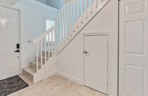 Tarpon River Casa | Lovely Downtown townhouse w/hot tub spa, 10 min from the beach!