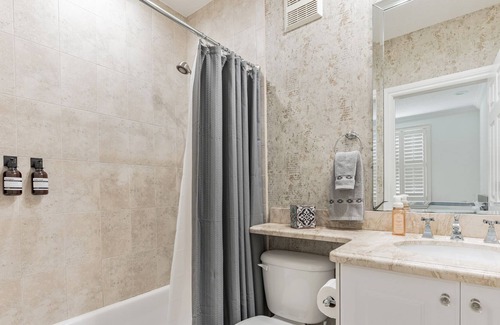 Tarpon River Casa | Lovely Downtown townhouse w/hot tub spa, 10 min from the beach!