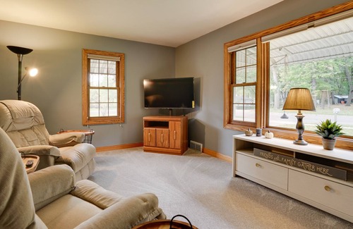 Eau Claire Casa | Lovely Eau Claire Home w/ Backyard!