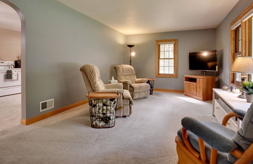 Eau Claire Casa | Lovely Eau Claire Home w/ Backyard!