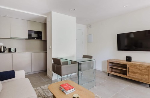 Teatinos Apartamento | Lovely El Consul - El Romeral Studio, near Food, by Blueground