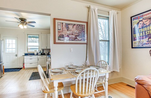 Elkhart Lake Apartamento | Lovely Elkhart Lake Apartment - Walk to Town!