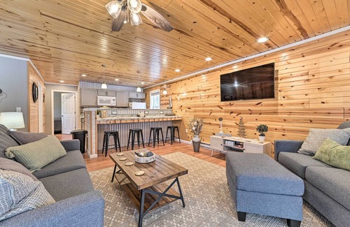 Mancelona Cabina | Lovely Elmira Cabin w/ Deck, 18 Mi to Gaylord