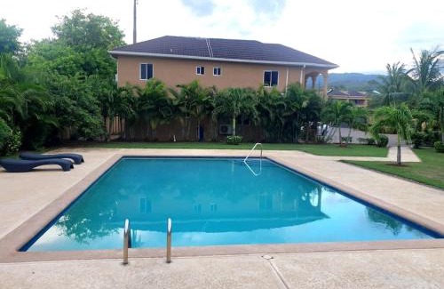Mammee Bay Apartamento | Lovely Ensuite Getaway with Pool
