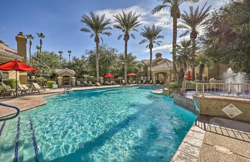 Estero Apartamento | Lovely Estero Condo Community Perks and Pool Access