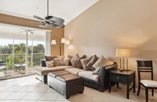 Estero Apartamento | Lovely Estero Condo Community Perks and Pool Access