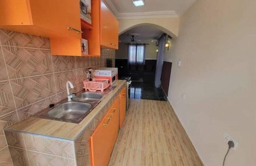 Pokuase Apartamento | Lovely Exctv Apartment with Water Heater @Pokuasi