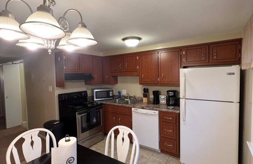Ligonier Apartamento | Lovely family and pet friendly townhouse with washer and dryer, walking distance to downtown