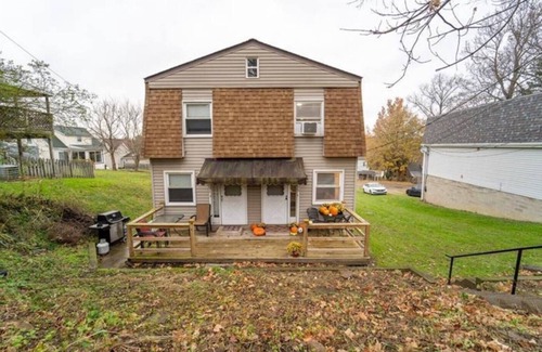 Ligonier Apartamento | Lovely family and pet friendly townhouse with washer and dryer, walking distance to downtown